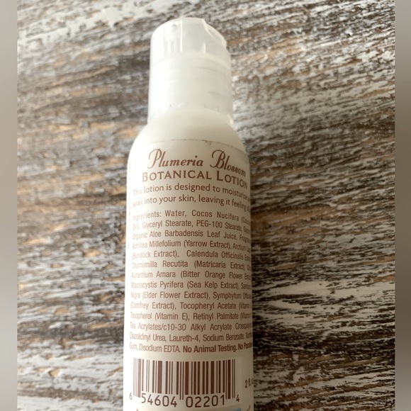 Hawaiian Botanical Lotion 2 oz Bottle. Plumeria - Picture 2 of 2